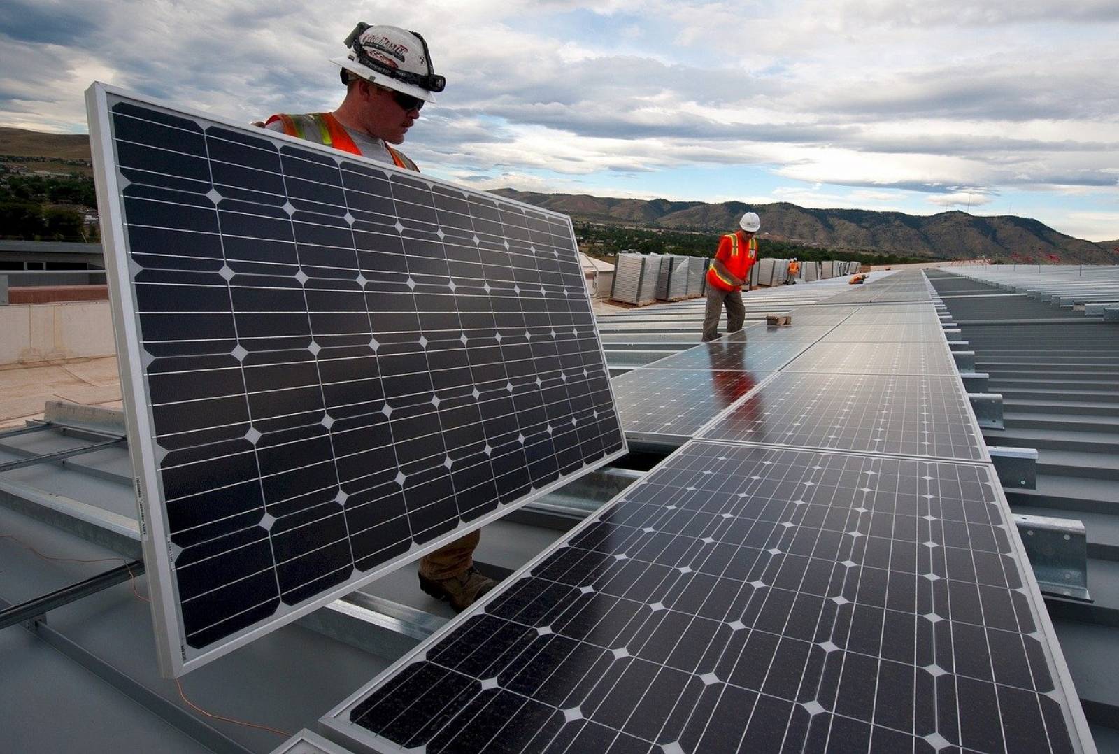 Vente de panneau solaire pour économiser sur vos poste de l'énergie à  Villefontaine à coté du village de marque
