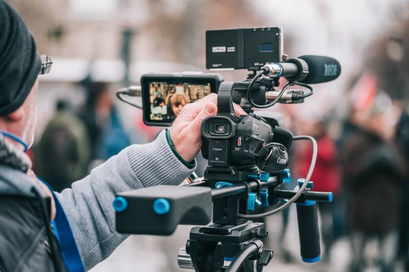 Louer des équipements audiovisuels : quels avantages ?